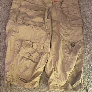 Men’s beige Sean John cargo shorts 34
